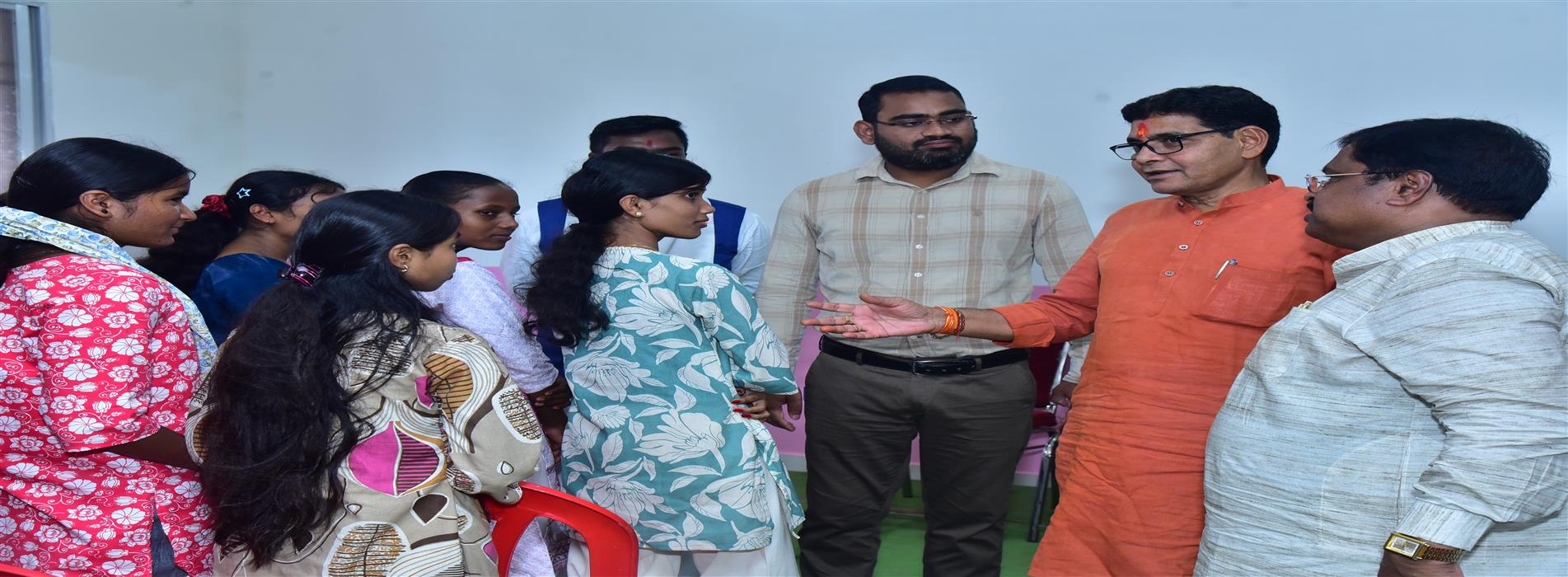 SHRI TANKRAM VERMA INTERACTING WITH STUDENTS 